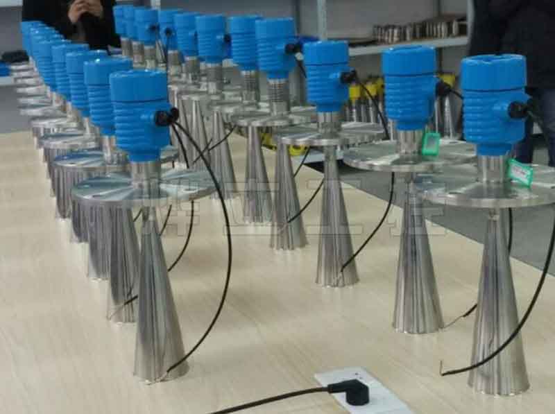 雷達(dá)液位計現(xiàn)場展示圖